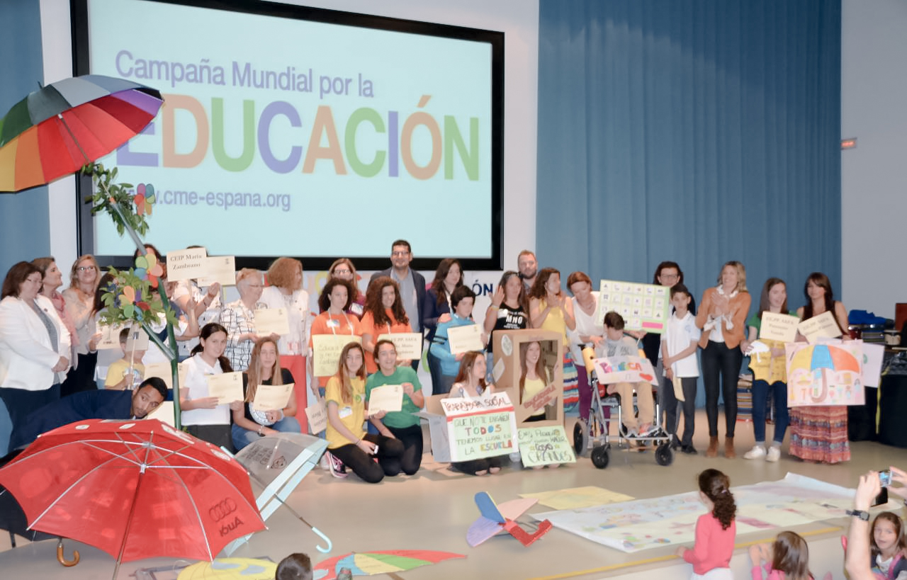 Sempre com a educação