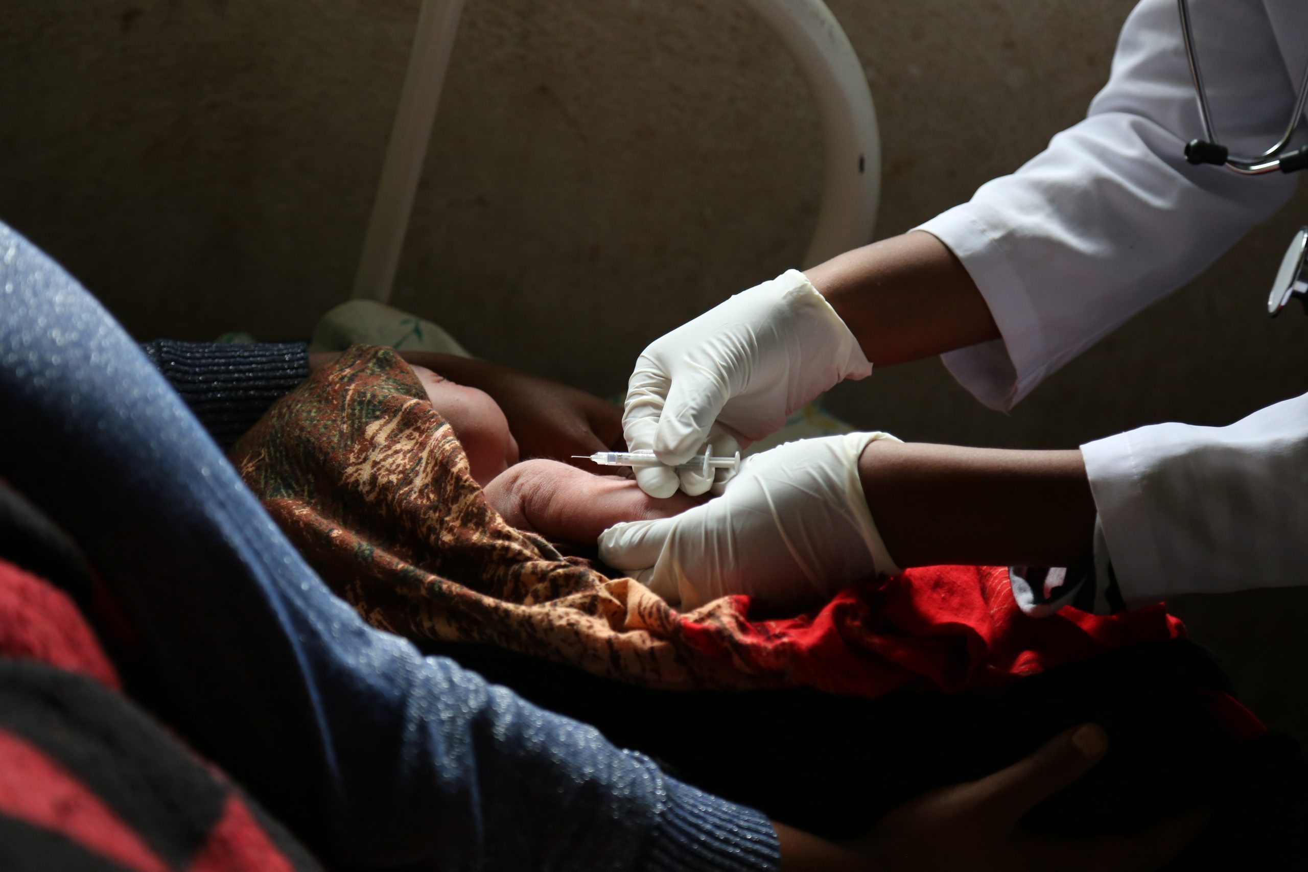 Porque é que as vacinas são importantes para o desenvolvimento?