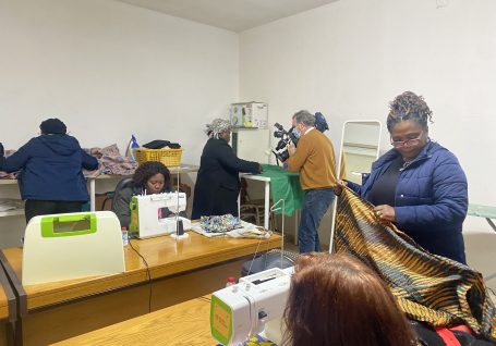 “Mulheres em Ação”, projeto de costura solidário promove empoderamento feminino e saúde mental